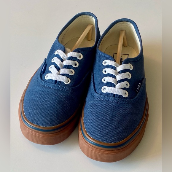 VGUC Vans Authentic Sz 6 36 in Navy with Gum Sole Women’s Classic Canvas Sneaker - Picture 1 of 7